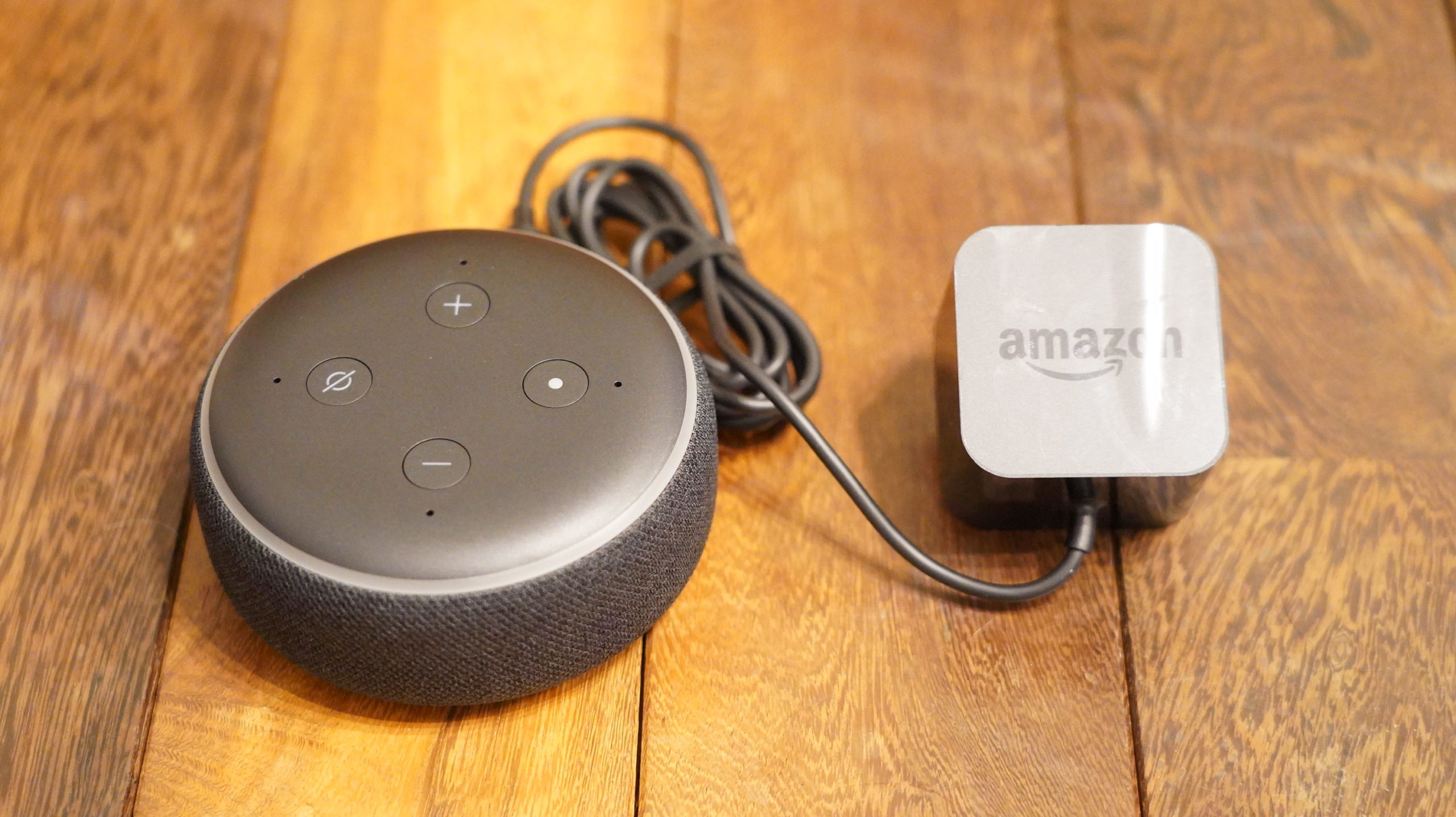 アレクサ・スマートスピーカー「Amazon Echo」の代表的モデル「Echo Dot」の写真画像